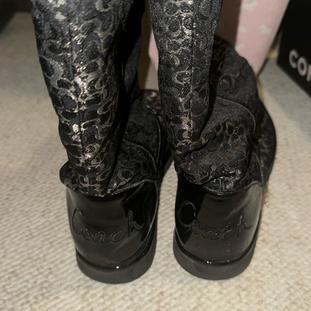Logo Coach boots